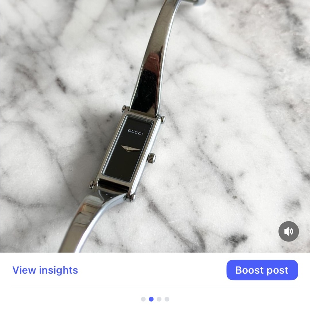 Gucci Black and Silver Watch with Sleek Design - Picture 2 of 3